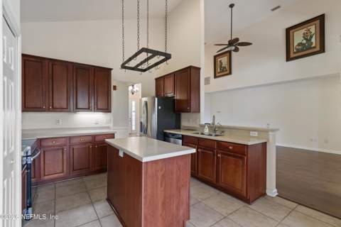 9240 Waterglen Lane, Jacksonville FL - photo 10 of 43