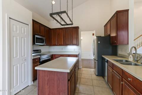 9240 Waterglen Lane, Jacksonville FL - photo 9 of 43