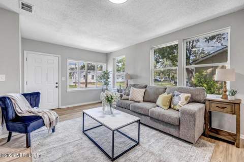 8141 Paul Jones Drive, Jacksonville FL - photo 6 of 27