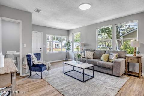 8141 Paul Jones Drive, Jacksonville FL - photo 7 of 27