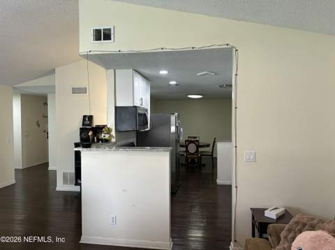 8613 Beechfern Lane, Jacksonville FL - photo 8 of 30