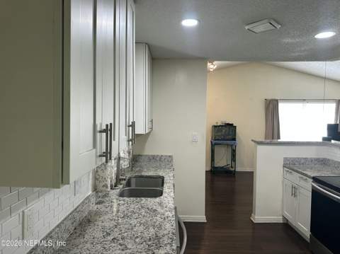 8613 Beechfern Lane, Jacksonville FL - photo 9 of 30