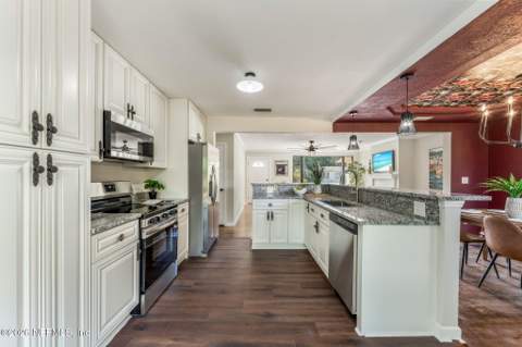 6325 Mercer Circle, Jacksonville FL - photo 17 of 46