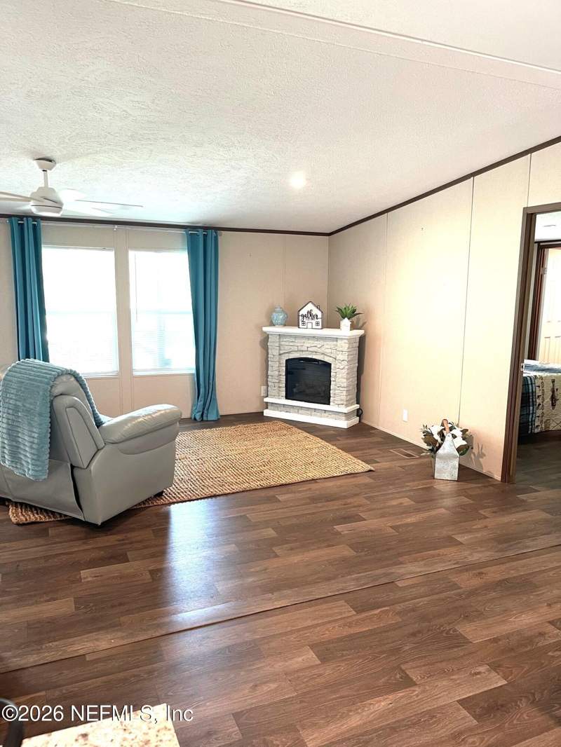 3 bedroom Mobile Home at 453 Old Hawthorne Road, Hawthorne, Hawthorne — photo 3