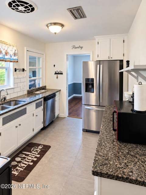 4626 Burgundy Road, Jacksonville FL - photo 6 of 17