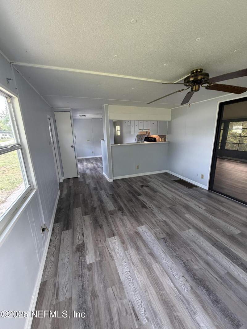 2 bedroom Mobile Home at 110 Peninsular Drive, Metes & Bounds, Crescent City — photo 2