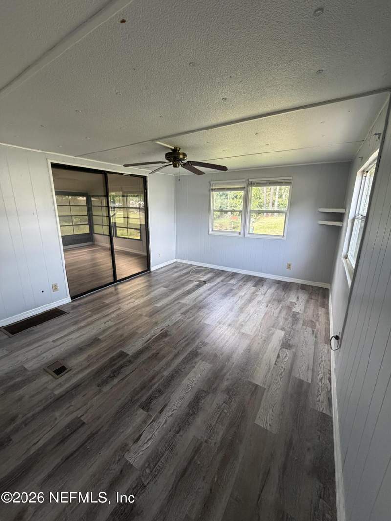 2 bedroom Mobile Home at 110 Peninsular Drive, Metes & Bounds, Crescent City — photo 3