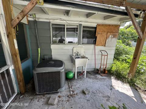6304 Sprinkle Drive, Jacksonville FL - photo 13 of 16