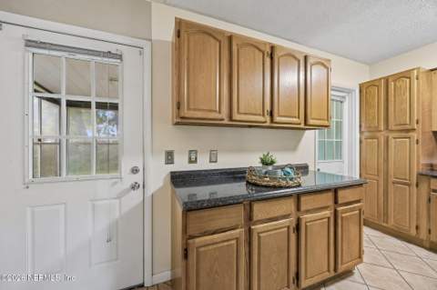 7260 Zapata Drive, Jacksonville FL - photo 13 of 35
