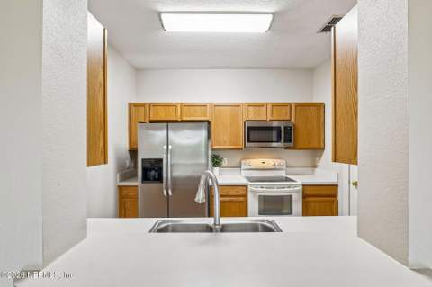 10550 Baymeadows Road #913, Jacksonville FL - photo 10 of 44