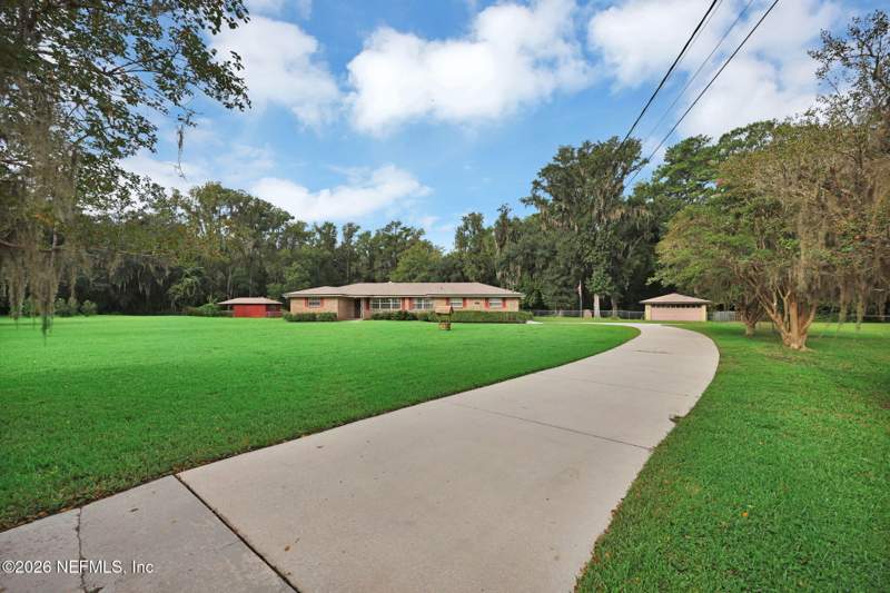 3 bedroom Single Family Residence at 10824 W Windy Gale Drive, Windy Gale, Jacksonville — photo 2