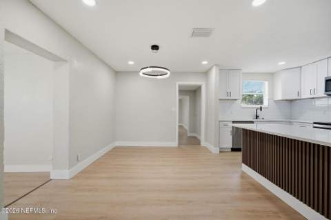 11310 Vera Drive, Jacksonville FL - photo 9 of 38