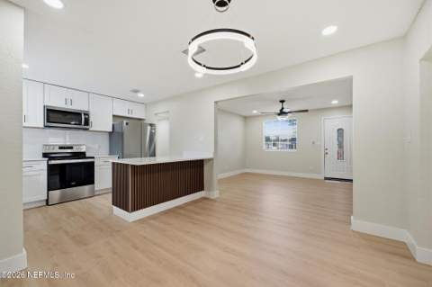 11310 Vera Drive, Jacksonville FL - photo 10 of 38