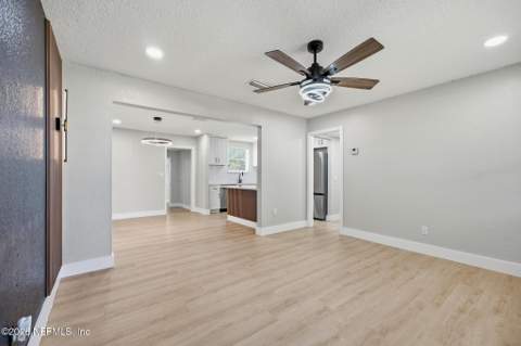 11310 Vera Drive, Jacksonville FL - photo 7 of 38