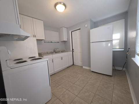 9121 Adams Avenue, Jacksonville FL - photo 6 of 15