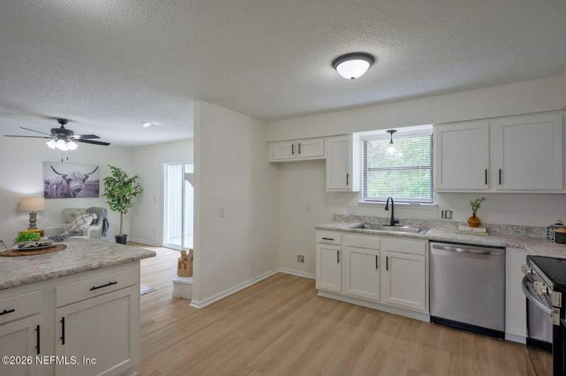 3 bedroom Single Family Residence at 8456 Boysenberry Lane, Argyle Forest Villag, Jacksonville — photo 3