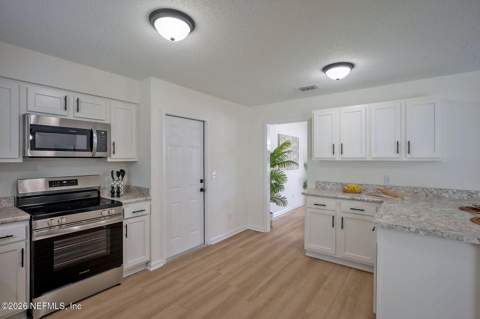 8456 Boysenberry Lane, Jacksonville FL - photo 15 of 33