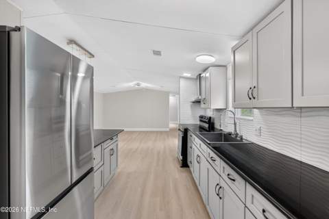 4565 Appleton Avenue, Jacksonville FL - photo 14 of 47