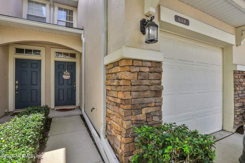 2 bedroom Townhouse at 6128 Bartram Village Drive, Villages Of Bartram Springs, Jacksonville — photo 2