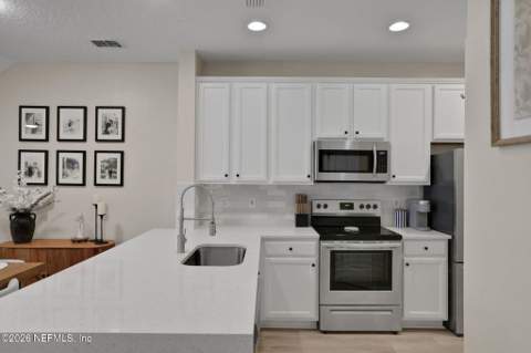 6128 Bartram Village Drive, Jacksonville FL - photo 9 of 36