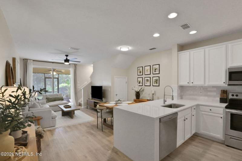 2 bedroom Townhouse at 6128 Bartram Village Drive, Villages Of Bartram Springs, Jacksonville — photo 3