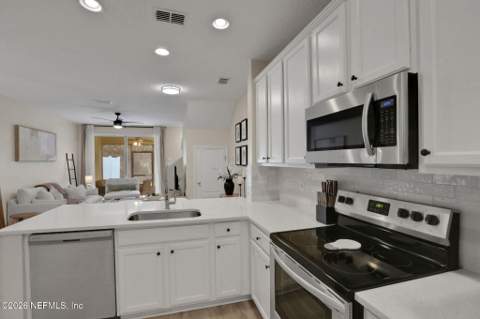 6128 Bartram Village Drive, Jacksonville FL - photo 13 of 36