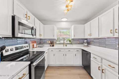 11041 Stutz Court, Jacksonville FL - photo 10 of 32