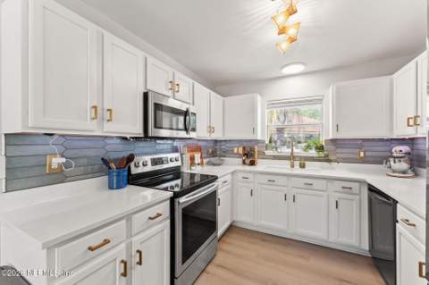 11041 Stutz Court, Jacksonville FL - photo 11 of 32