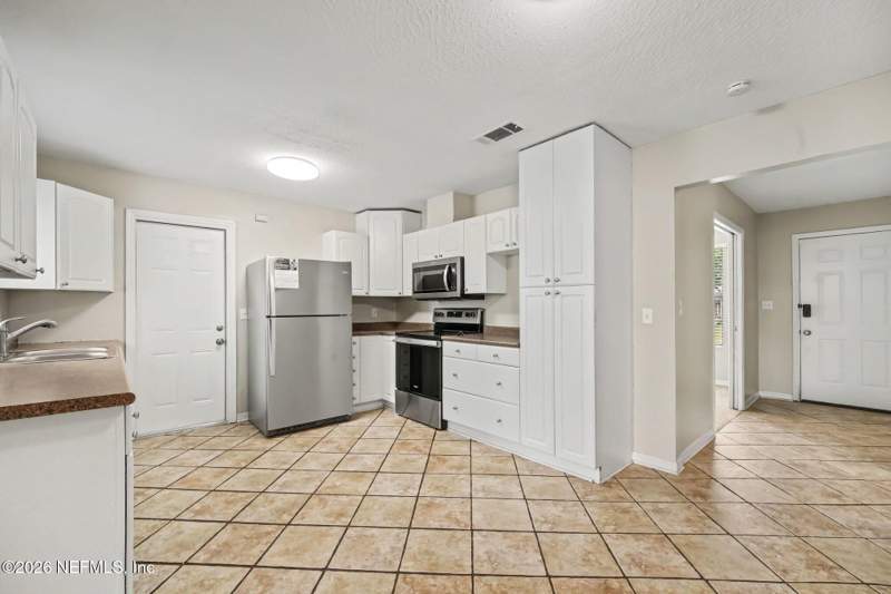 3 bedroom Single Family Residence at 8232 Frost Street, Heritage South, Jacksonville — photo 4