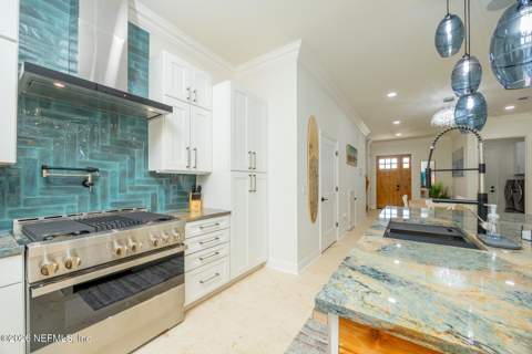 815 S 11th Avenue, Jacksonville Beach FL - photo 12 of 66