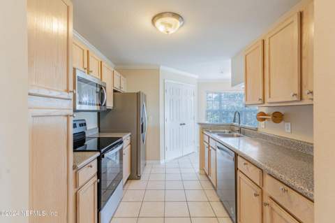 7800 Point Meadows Drive #Unit # 1232, Jacksonville FL - photo 13 of 33