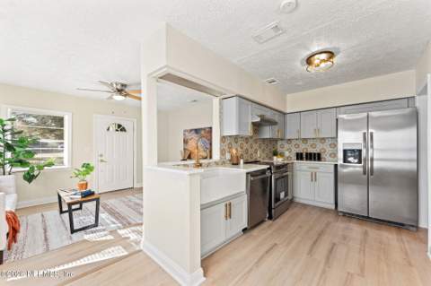 4517 Delta Avenue, Jacksonville FL - photo 9 of 25