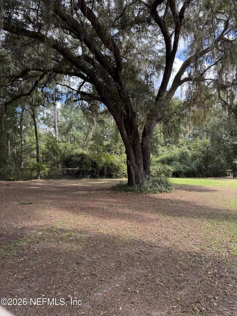 2 bedroom Mobile Home at 1060 Coral Farms Road, Florahome, Florahome — photo 4