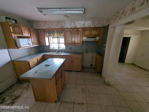 2418 Vernon Street, Jacksonville FL - photo 6 of 25