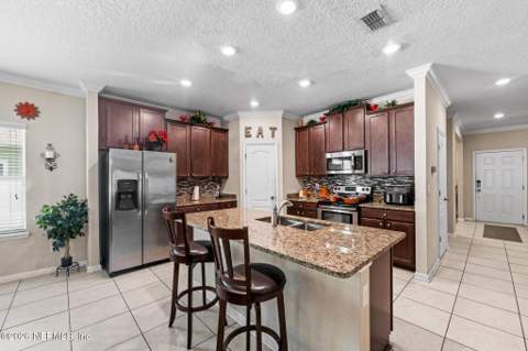 16198 Blossom Lake Drive, Jacksonville FL - photo 7 of 14