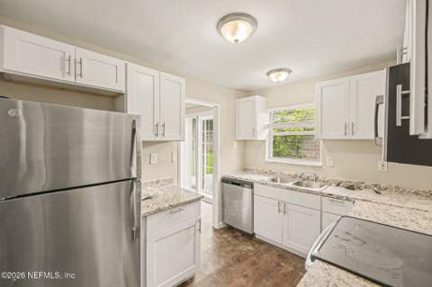 8061 Delaroche Drive, Jacksonville FL - photo 10 of 27