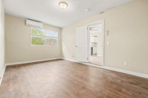 8061 Delaroche Drive, Jacksonville FL - photo 15 of 27