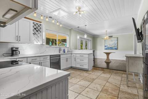 4703 Queen Lane, Jacksonville FL - photo 11 of 46