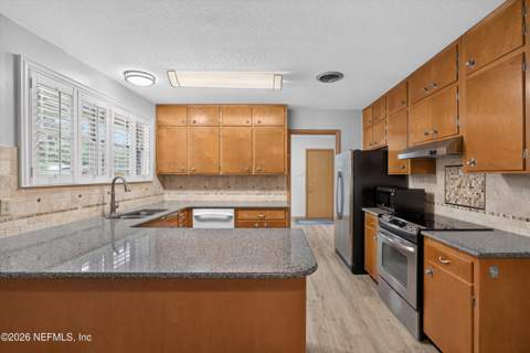 1834 Memory Lane, Jacksonville FL - photo 11 of 37