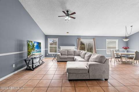 8459 Country Bend Circle, Jacksonville FL - photo 11 of 51
