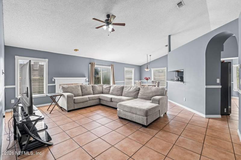 3 bedroom Single Family Residence at 8459 Country Bend Circle, Chimney Lakes, Jacksonville — photo 3