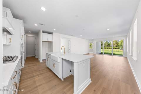 12115 Mariposa Avenue, Jacksonville FL - photo 15 of 49