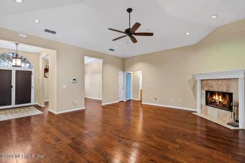 10087 Pebble Ridge Drive, Jacksonville FL - photo 10 of 121