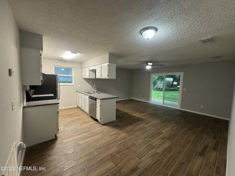 3082 Parental Home Road, Jacksonville FL - photo 10 of 34