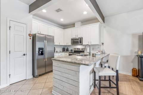 5938 Pavilion Drive, Jacksonville FL - photo 7 of 28