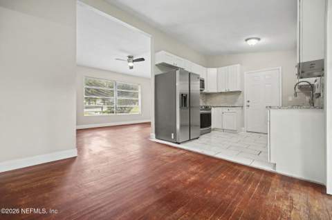 7832 Delaroche Court, Jacksonville FL - photo 11 of 33