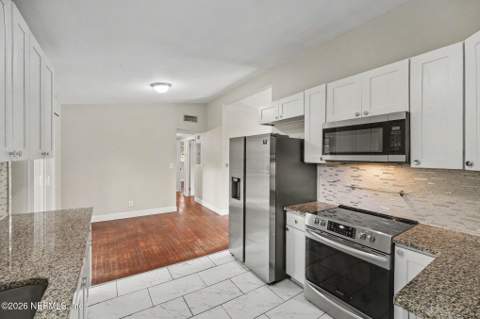 7832 Delaroche Court, Jacksonville FL - photo 13 of 33