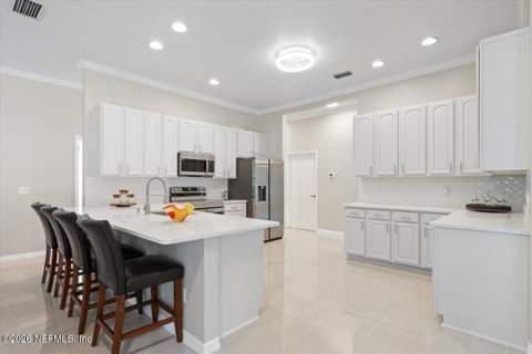 9227 Chandler Oaks Court, Jacksonville FL - photo 13 of 63