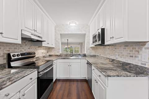 3241 Ponce De Leon Avenue, Jacksonville FL - photo 15 of 38