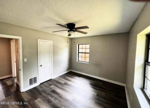 4650 Irvington Avenue, Jacksonville FL - photo 6 of 10